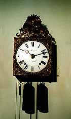 Comtoise Uhr in Grossausf�hrung mit Messingblechaufsatz